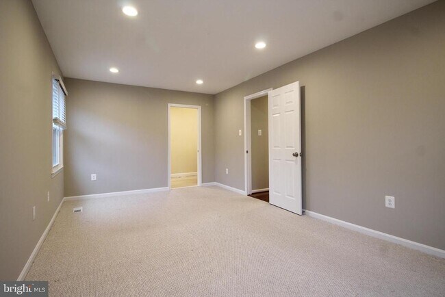 Building Photo - 4500 Lantern Pl