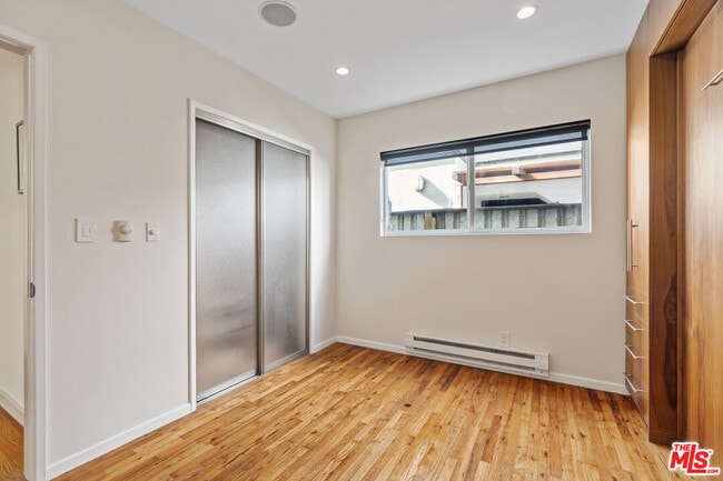 Building Photo - 27 18th Ave