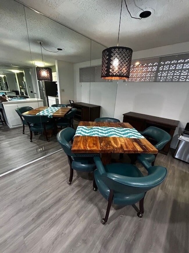 Building Photo - Beautiful Condo on the Boise Bench