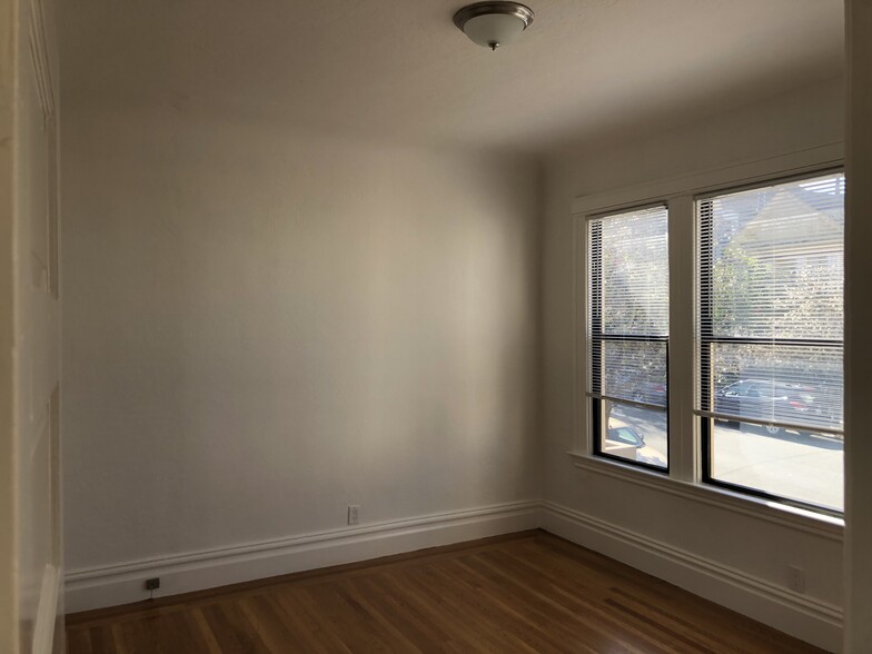 Building Photo - 608 4th Ave