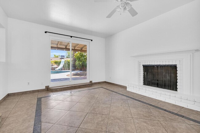 Building Photo - 6 Bedrooms, 3 Bath,  Pool CLOSE TO ASU (Rural & Broadway)