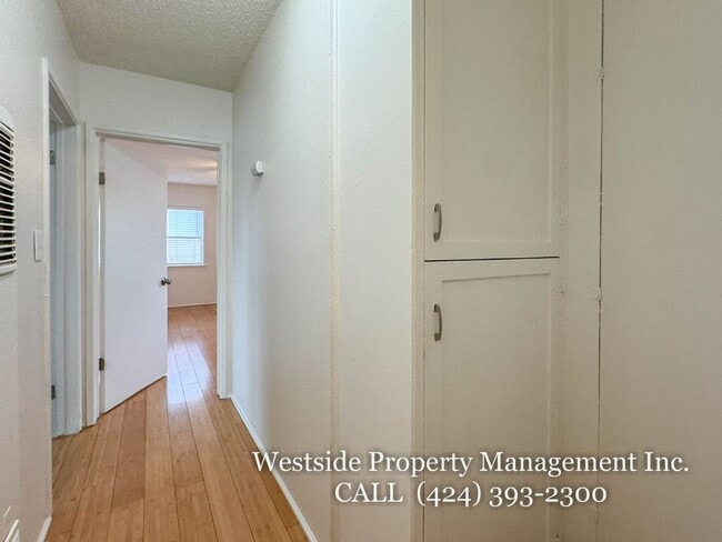 Building Photo - 906 Edgewood St