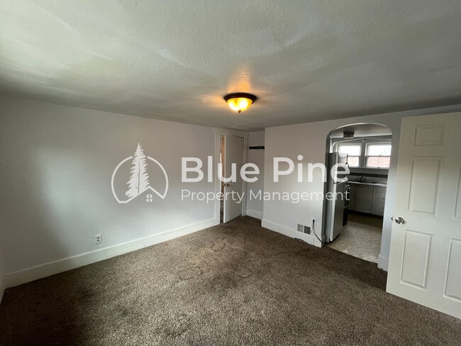 Building Photo - 236 W Young St