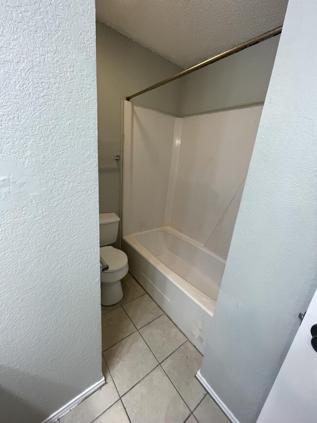 Building Photo - 921 NW Summercrest Blvd