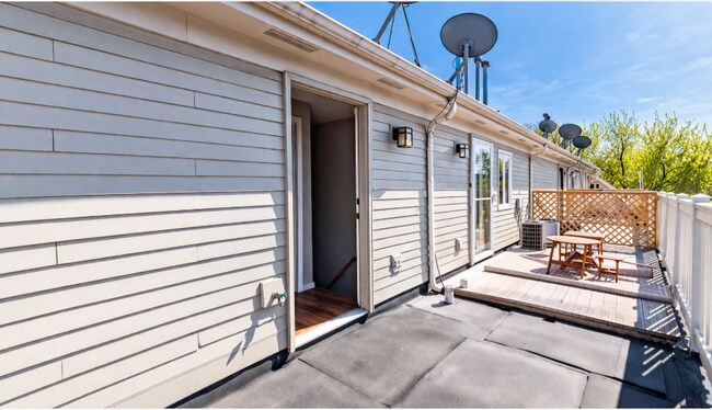 Building Photo - 2331 N Lister Ave