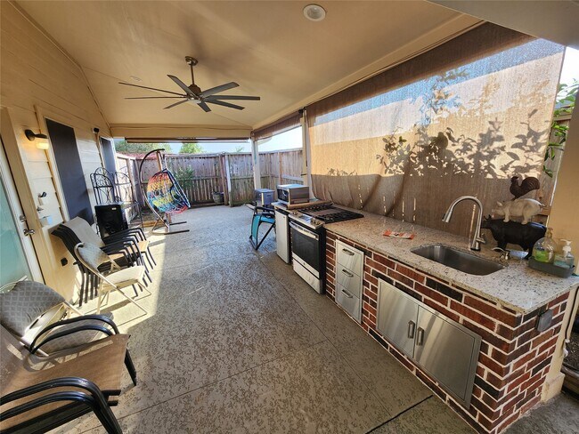 Building Photo - 4422 Meadow Way Dr