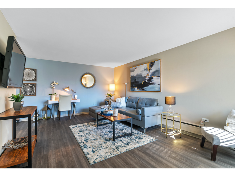 Beautiful Living Room | Apartments For Rent Win Mt Prospect, IL | The Eclipse at 1450 - The Eclipse at 1450