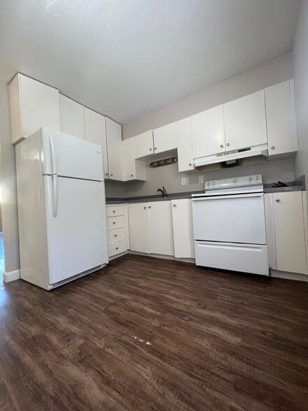 Building Photo - 3401 Hillsborough Dr