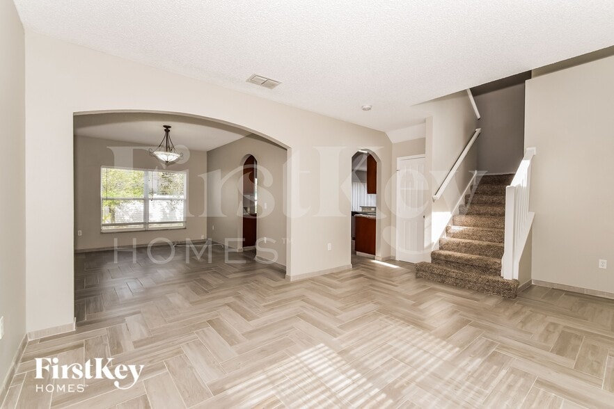 Building Photo - 654 Parakeet Ct