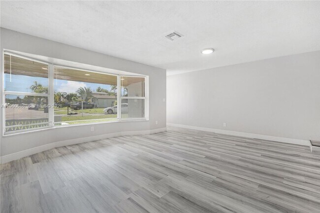 Building Photo - 3303 NW 37th Ave