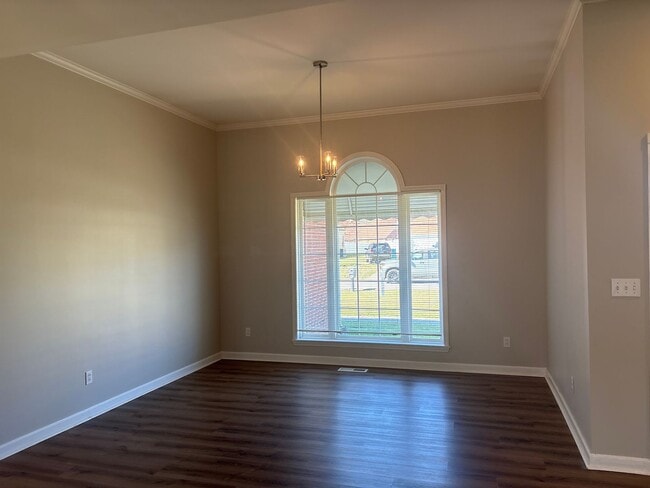 Building Photo - Spacious 3 Bedroom Home In Manchester...