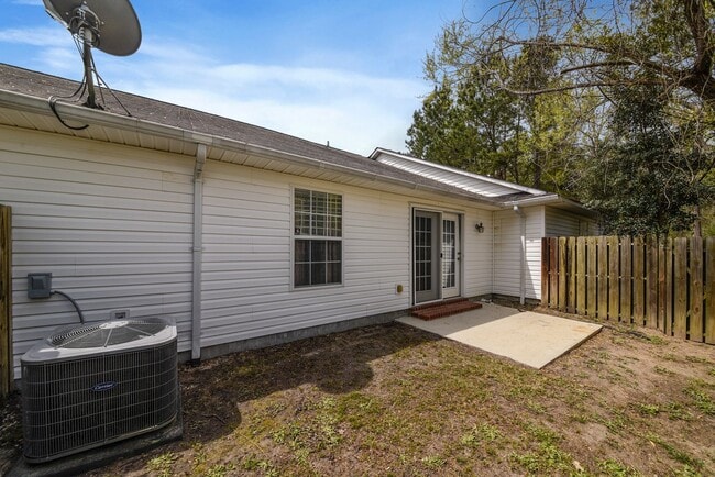 Building Photo - 3 bedroom 2 bath townhome in Towne Park
