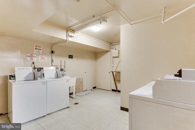 Building Photo - 26 Canterbury Square