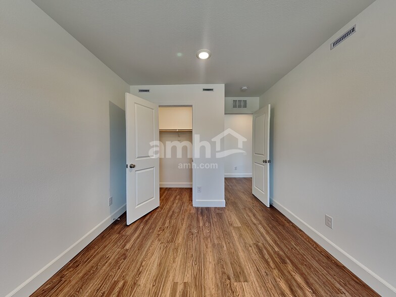 Building Photo - 9171 Ribbon Mdw Ct