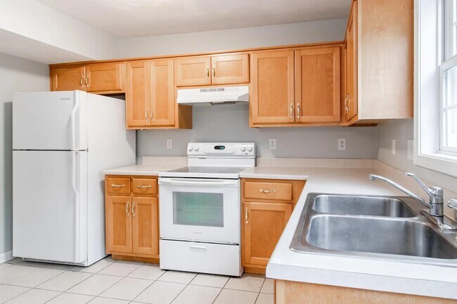 Building Photo - 650 Republic Rd