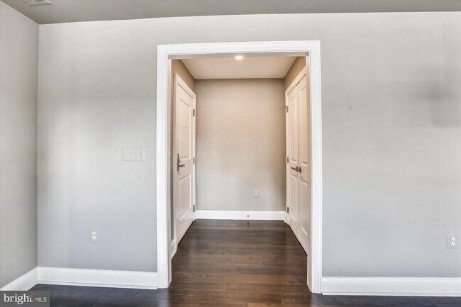 Building Photo - 4915 Hampden Ln