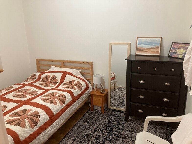 Double bed - 10840 SW 55th Ave