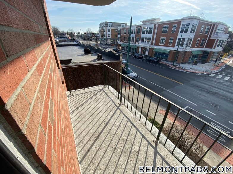 Building Photo - 125 Trapelo Rd