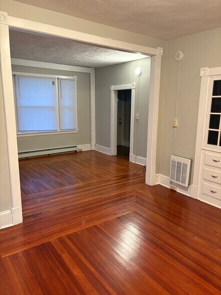 Building Photo - 25 Wellington St