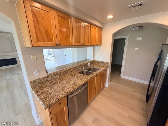 Building Photo - 7605 Rolling View Dr