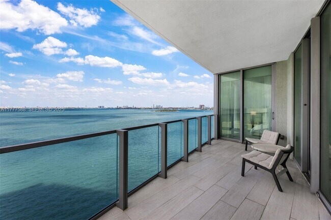 Building Photo - 2900 NE 7th Ave