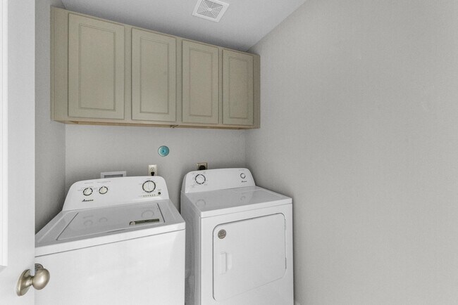 Building Photo - 8041 Scanlan Trl