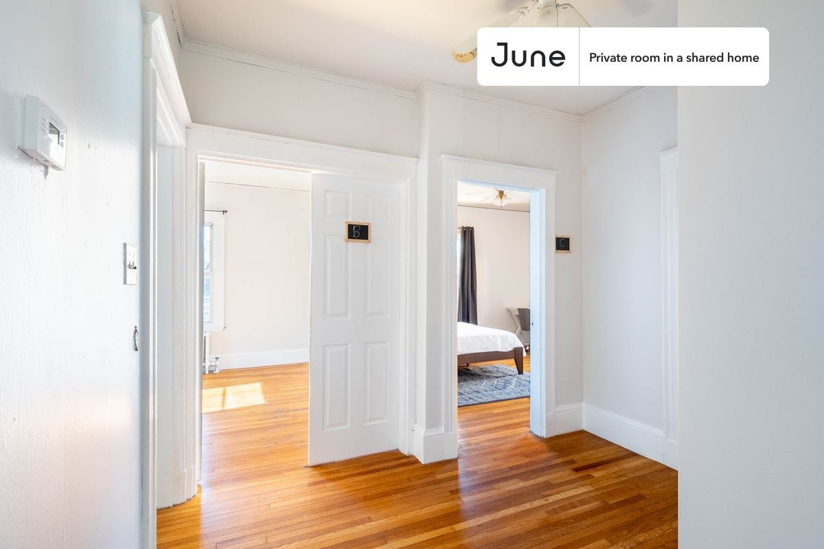 Building Photo - Room in Shared 7 bed/2 bath home