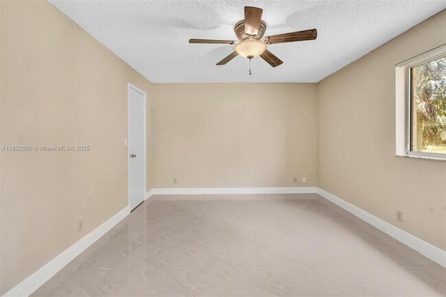Building Photo - 3370 Pinewalk Dr N
