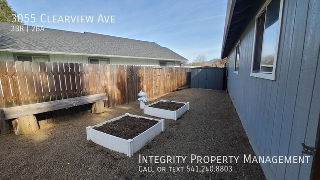 Building Photo - 3055 Clearview Ave