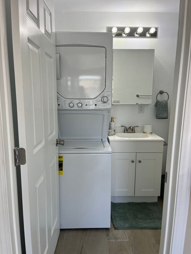 Building Photo - Newly Built ADU (454 sq ft - 1 bed / 1 bath)