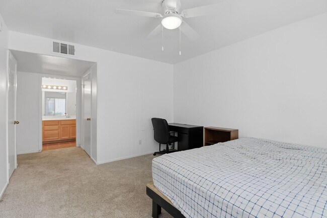 Building Photo - 3074 Tarpon