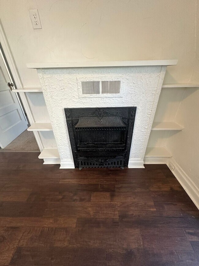 Building Photo - 113 N 6th St