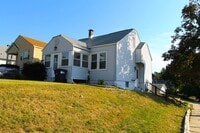 Building Photo - Large 3 bedroom with Open Floor Plan! Close to all the shopping and dining of Aksarben! Close to ...