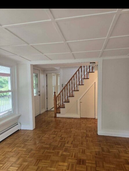 Primary Photo - 409 Peoples Rd