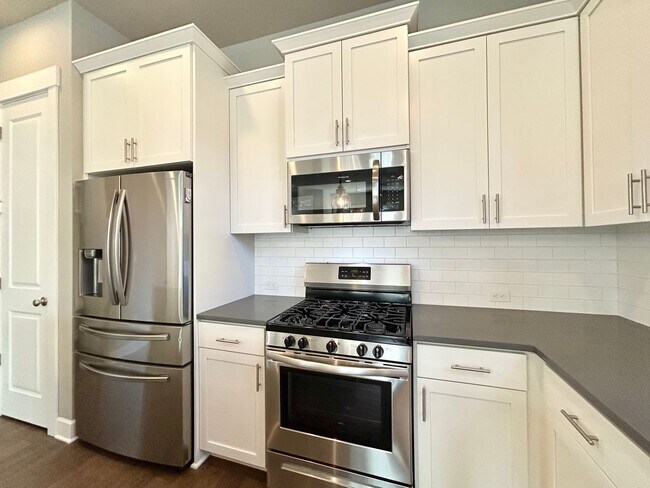Building Photo - Luxury and Convenience Awaits in this Stunning 3 Bedroom, 2.5 Bathroom House with Abundant Parkin...