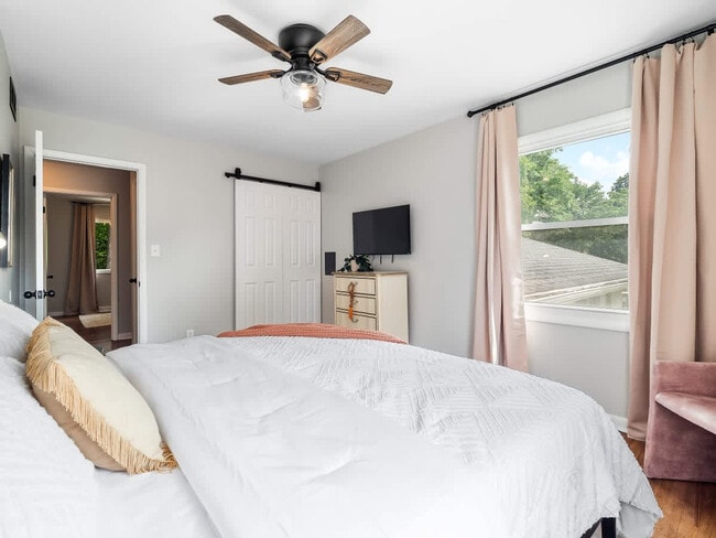 Building Photo - 670 Treeside Dr