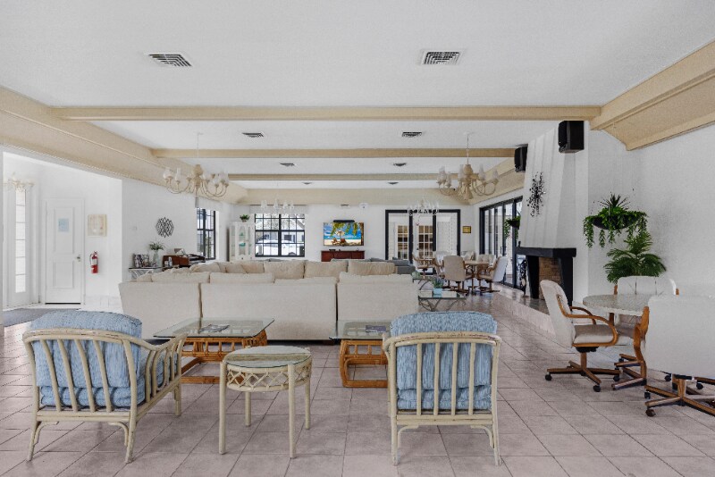 Building Photo - 130 Cypress Club Dr