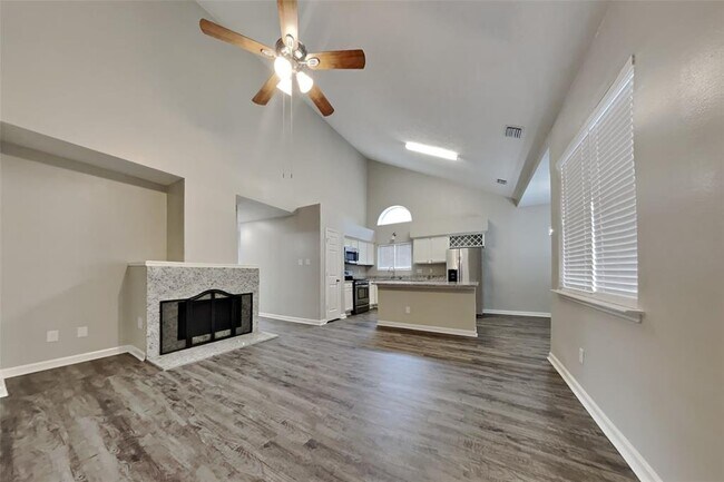 Building Photo - 20415 Drakewood Dr