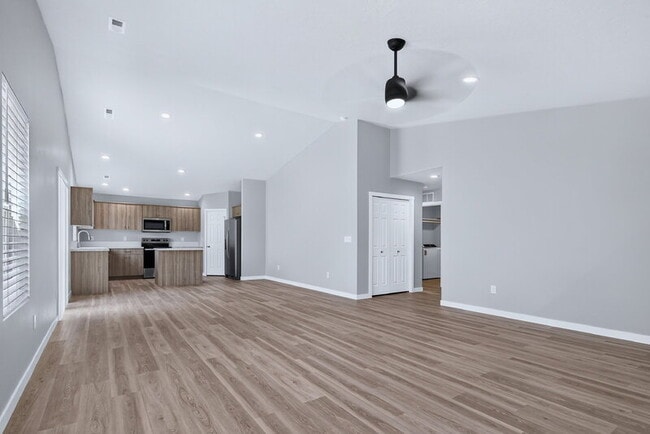 Building Photo - 297 N Madrone Ave
