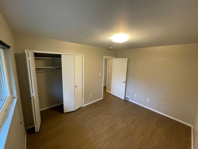Building Photo - 2 Bed, 1 Bath Home with Brand New LVP Floo...