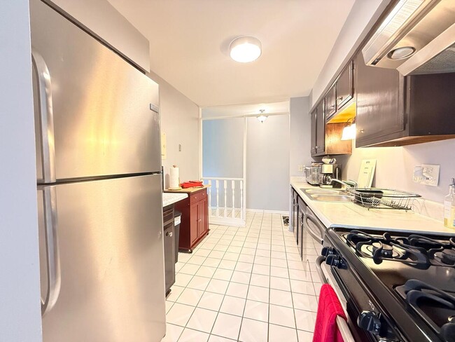 Building Photo - 3108 Roberts Dr