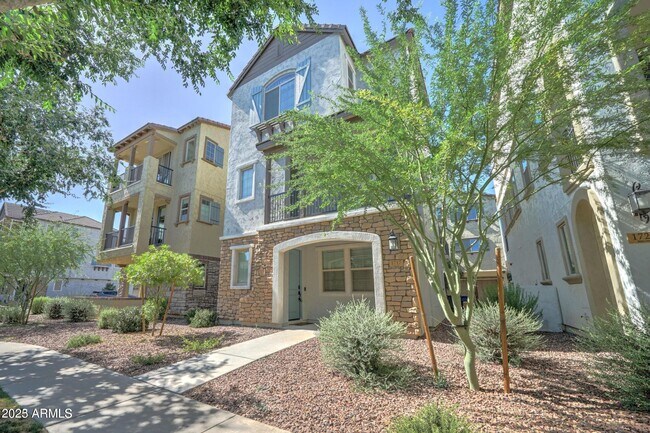 Building Photo - 1717 E Dogwood Ln