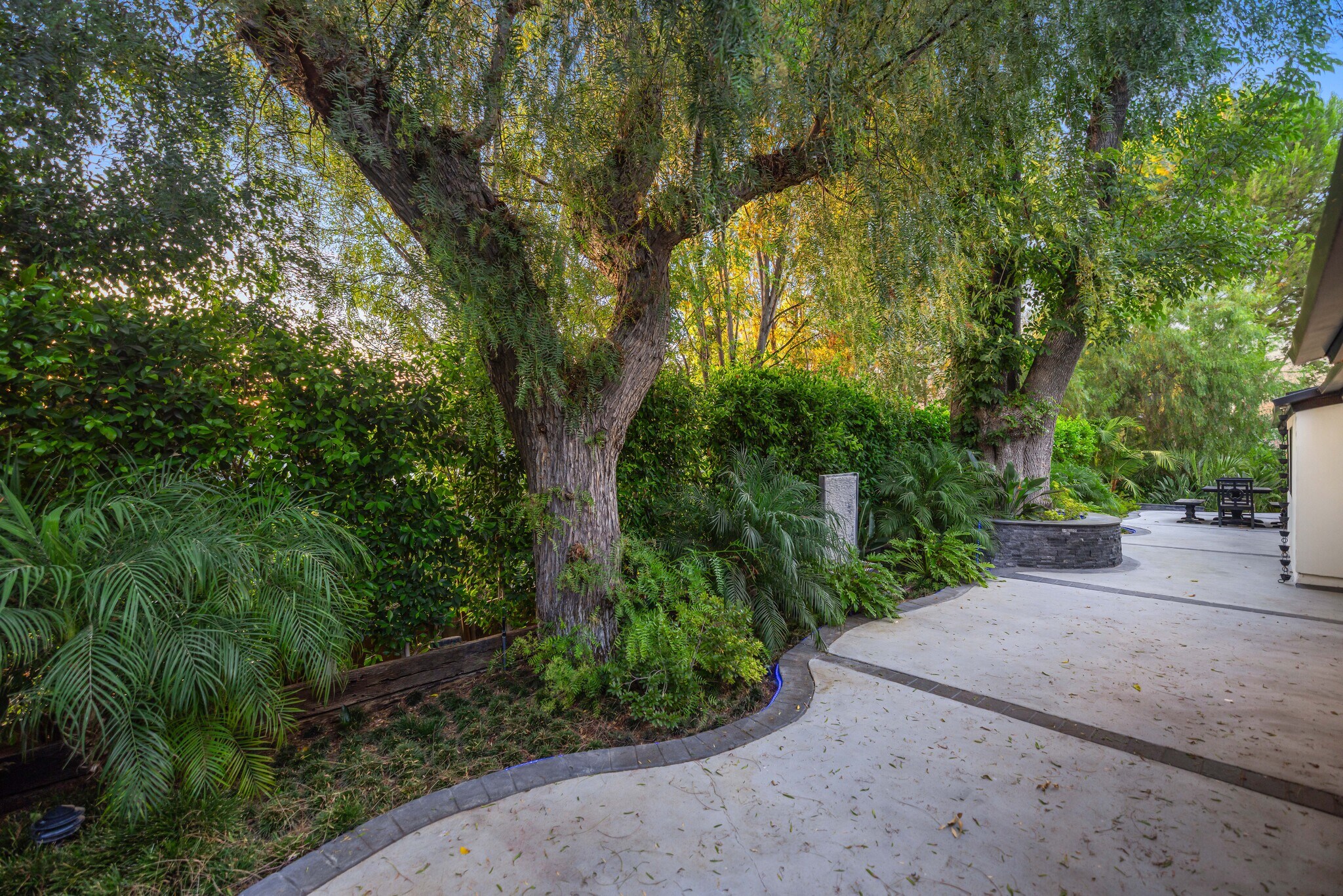 Building Photo - 16725 Oak View Dr