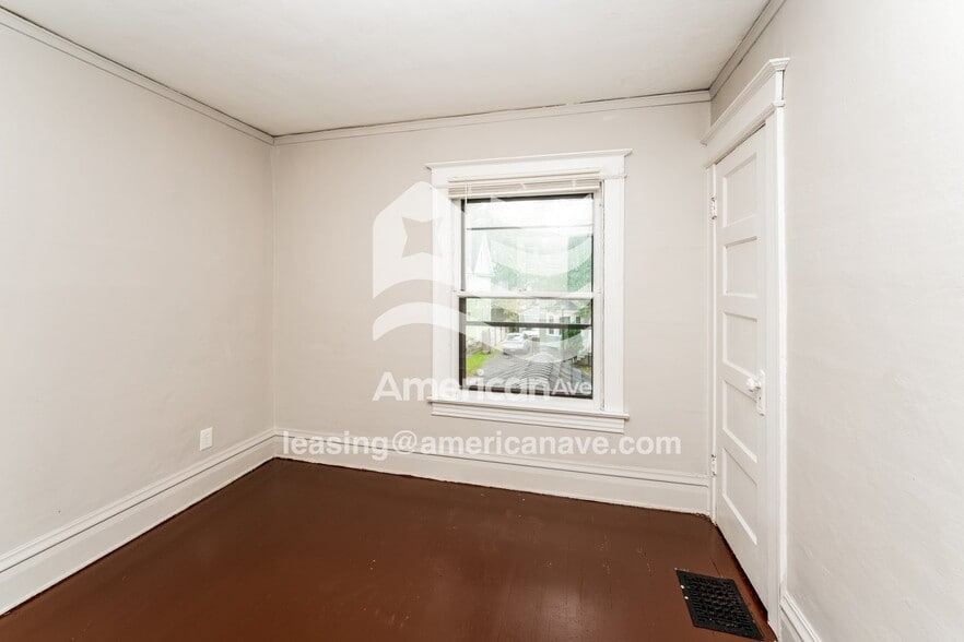 Building Photo - 40 Lux St