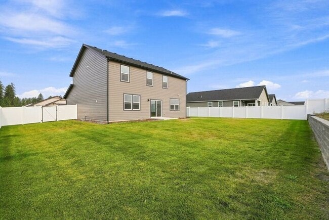 Building Photo - Spacious 5-Bedroom with Loft with 3-Car Garage