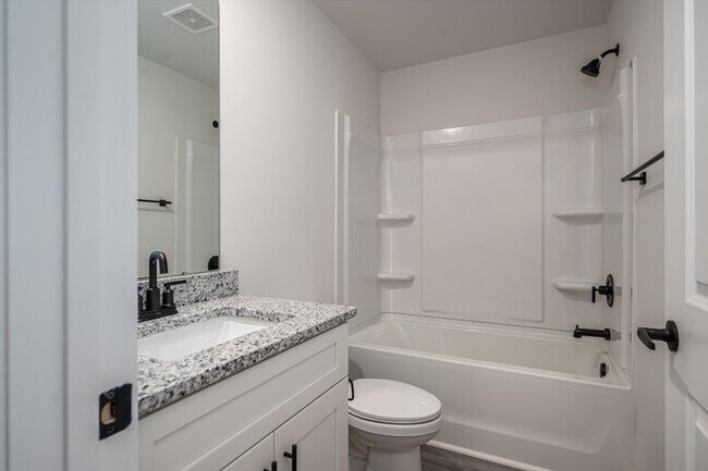 Building Photo - Luxury 3BR Townhome in Hickory – First Mon...