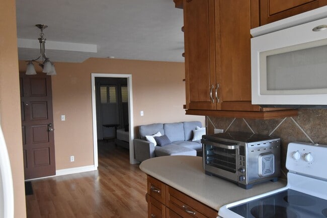 Building Photo - Furnished 1-Bedroom, 1-Bath Condo with Ocean View – Prime Kona Location