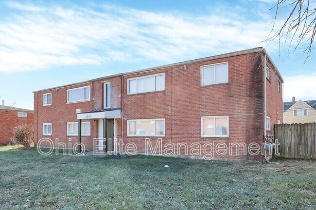 Building Photo - 3605 Cushing Dr