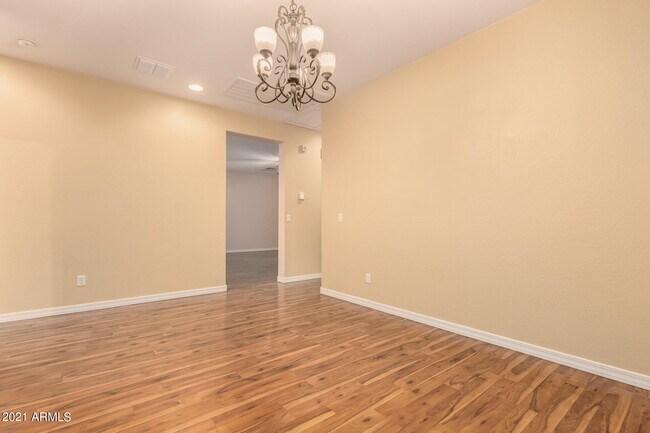 Building Photo - 1008 W Deoni Trail