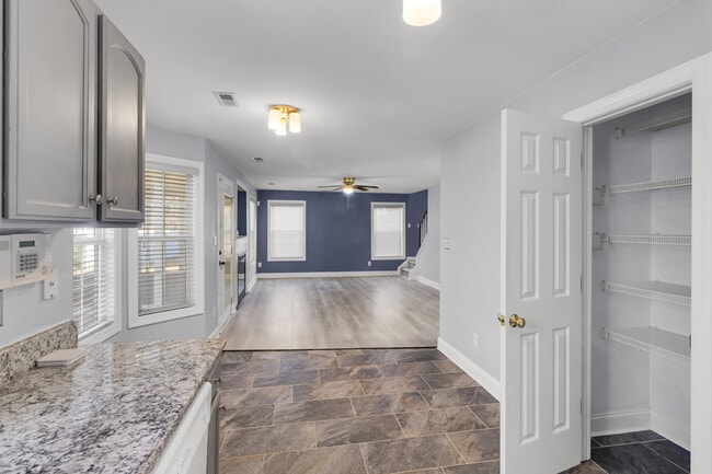 Building Photo - 109 Trinity Dr